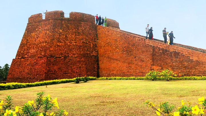 Bekal Fort - largest and best preserved forts in Kerala 