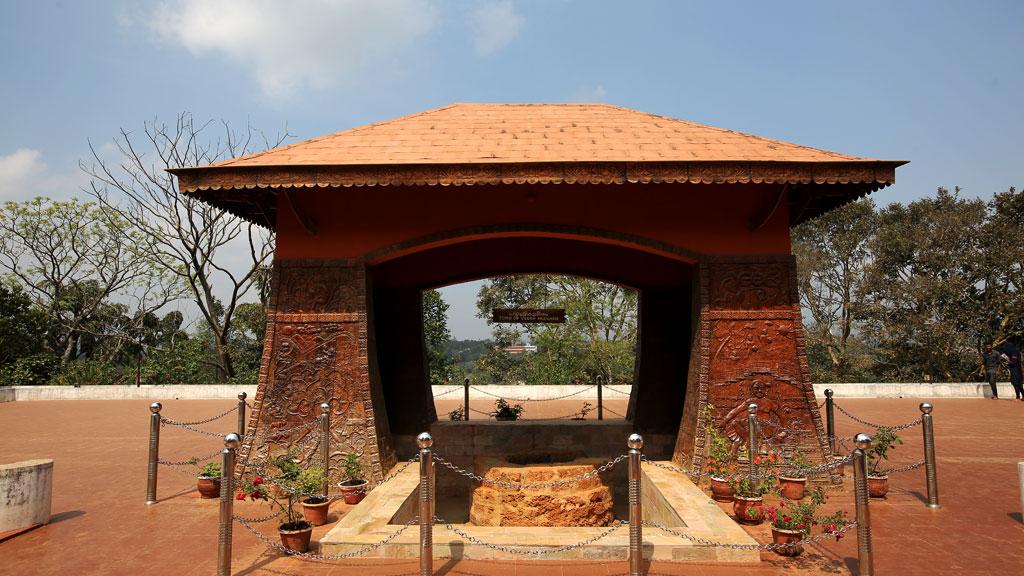 Pazhassi Tomb 