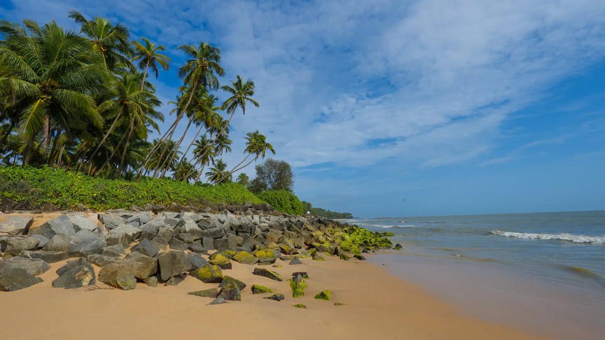 Kizhunna Beach in Kannur 