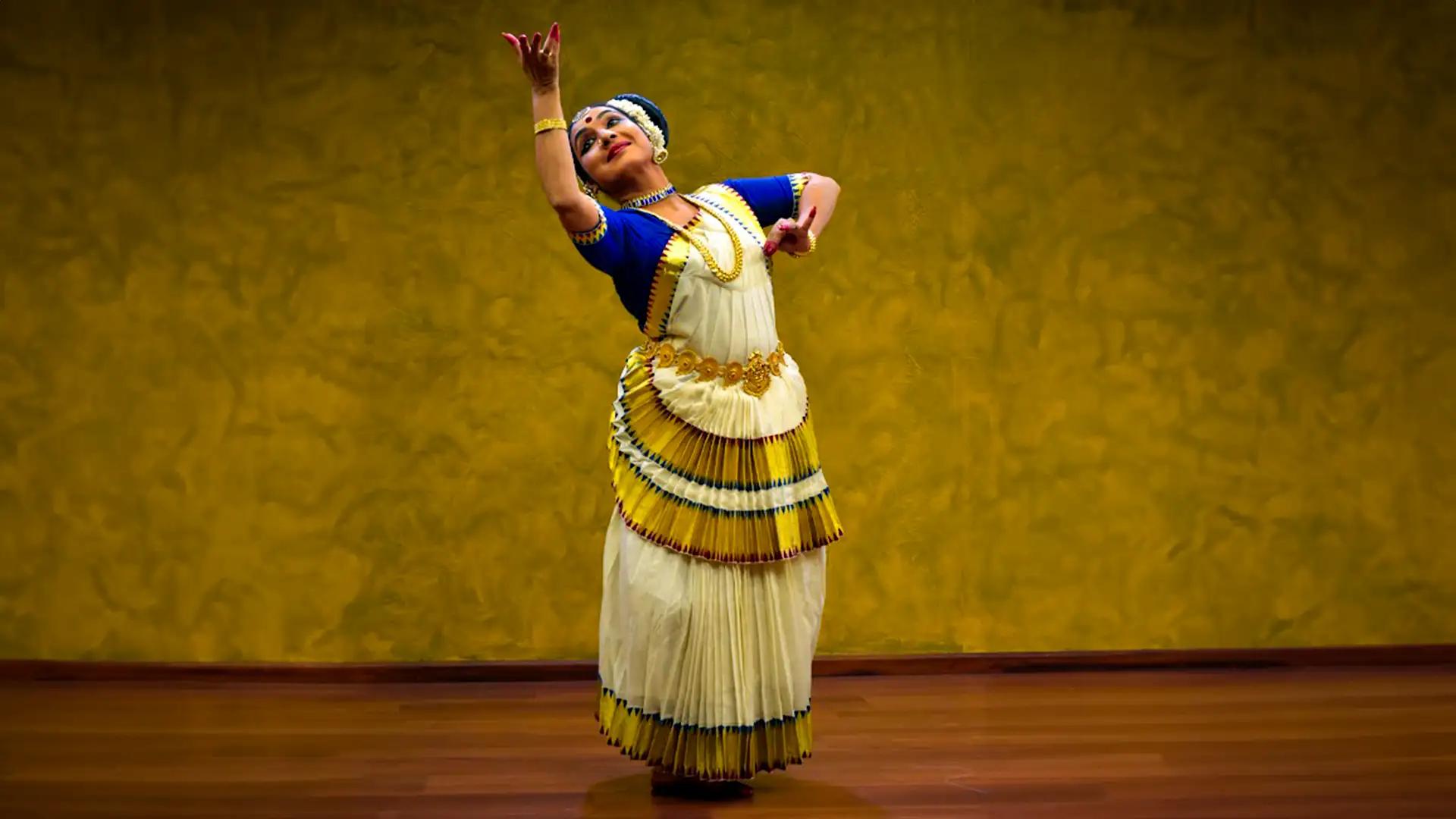 Mohiniyattam