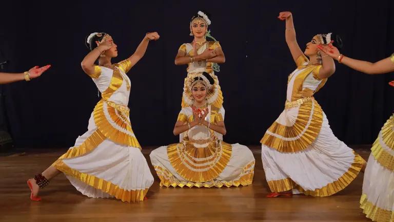 Mohiniyattam