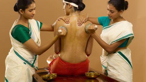 Ilakkizhi - Ayurveda Therapy