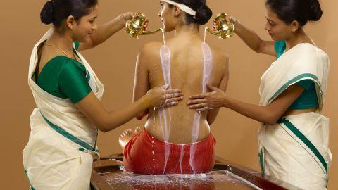 Sarvangadhara with milk - Ayurveda therapy