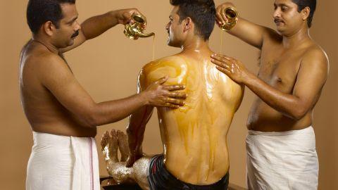 Sarvangadhara with Oil - Ayurveda Therapy