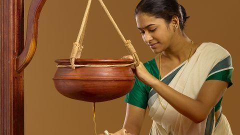 Shirodhara with milk - Ayurveda Therapy