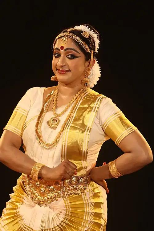 Mohiniyattam