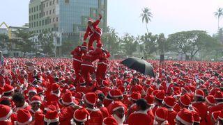 18,112 Santas Create Guinness World Record