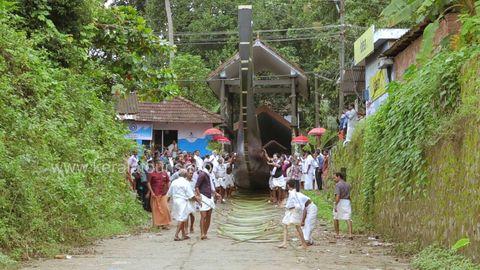 Snakes boats on Waters, Aranmula