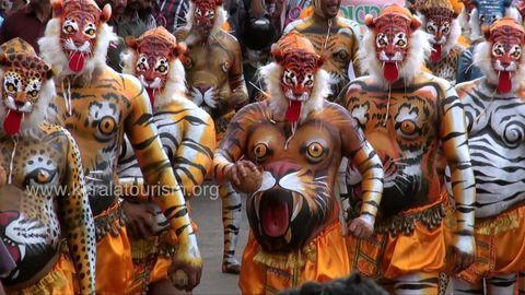 PuliKali at MG Road, Thrissur