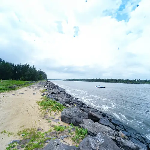 Thaikadappuram Beach, Kasaragod