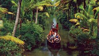 A refreshing cruise over the canals