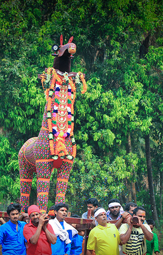 Machattu Mamangam - The Grand Festival of Kuthirakolams at Thiruvanikkavu Temple