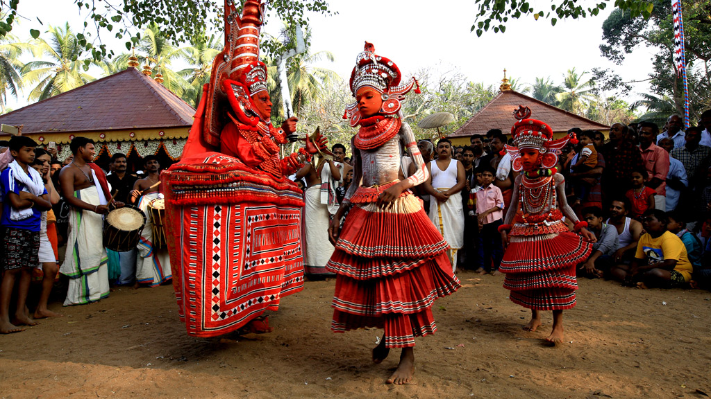 Sree Daivathareeshwaran Theyyam with Lava and Kusha