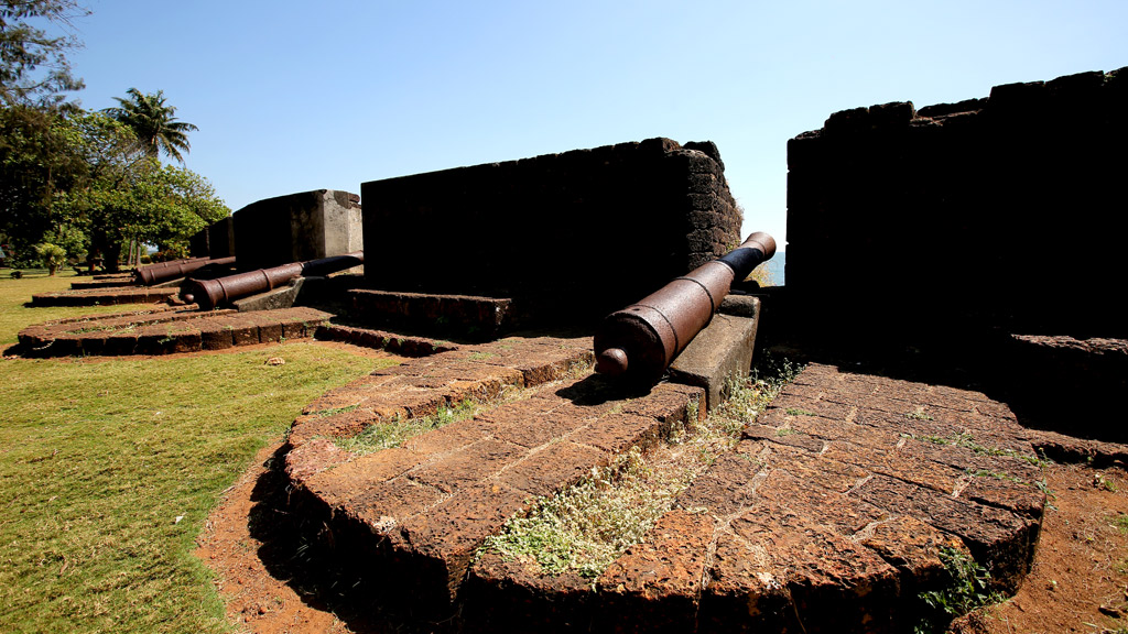 Cannons facing the sea
