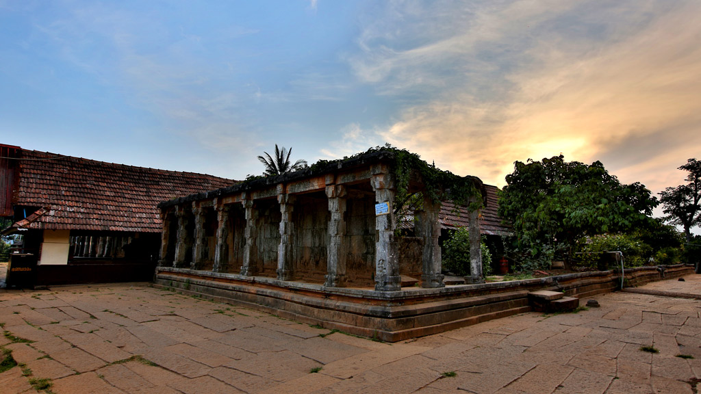 Vilakku Maadam, Thirunelli Maha Vishnu Temple