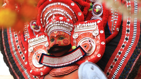 Theyyam at Andalur Kavu