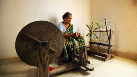 Spinning Thread using Charkha, Azhikode Handloom Village