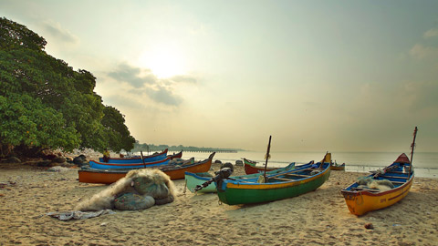 Fishing boats at Jawahar Ghat