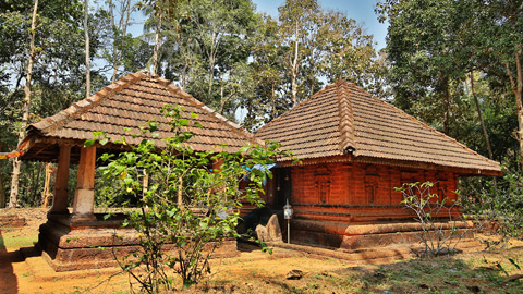 Main Temple, adjacent to Pazhassi Kovilakam