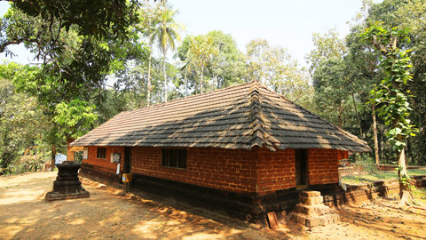 Temple adjacent to Pazhassi Kovilakam