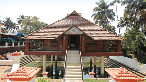 Front view of Pazhassi Raja Smrithi Mandiram