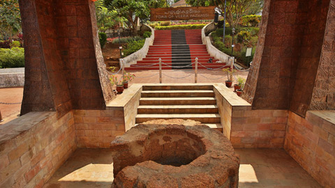 Closer view of Pazhassi Tomb