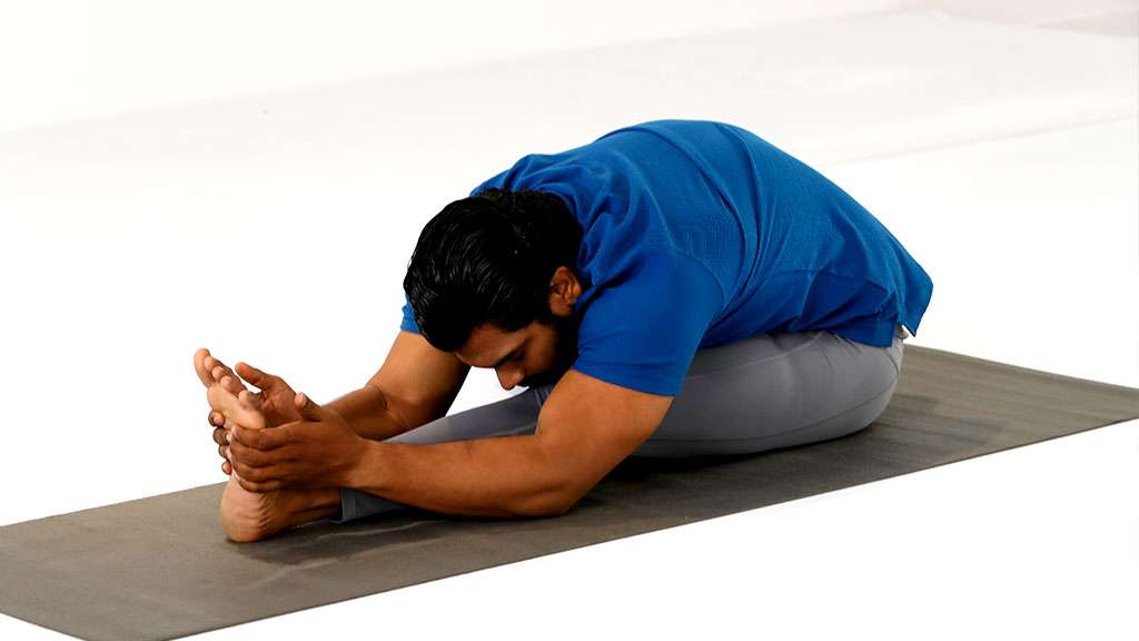 Yoga Pose: Knee to Chest Pose | YogaClassPlan.com