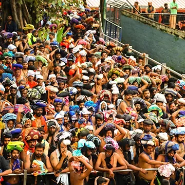 Devotees waiting for the darshan near the 18 holy steps at Sabarimala Sannidhanam